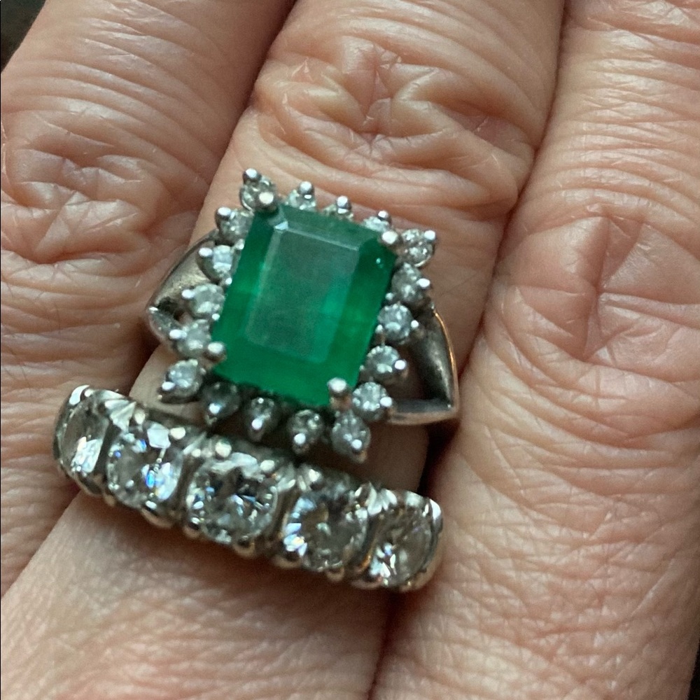 14K white gold emerald diamonds ring, 4 carats